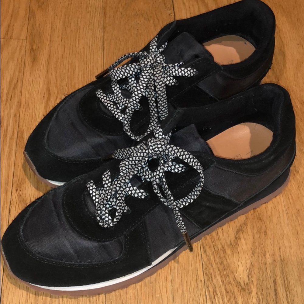 Zara size 8 sneakers. In very good shape